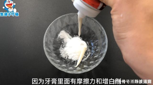 衣服|洗衣服时不要只放洗衣液，多放一碗它，洗出来的衣服干净如新