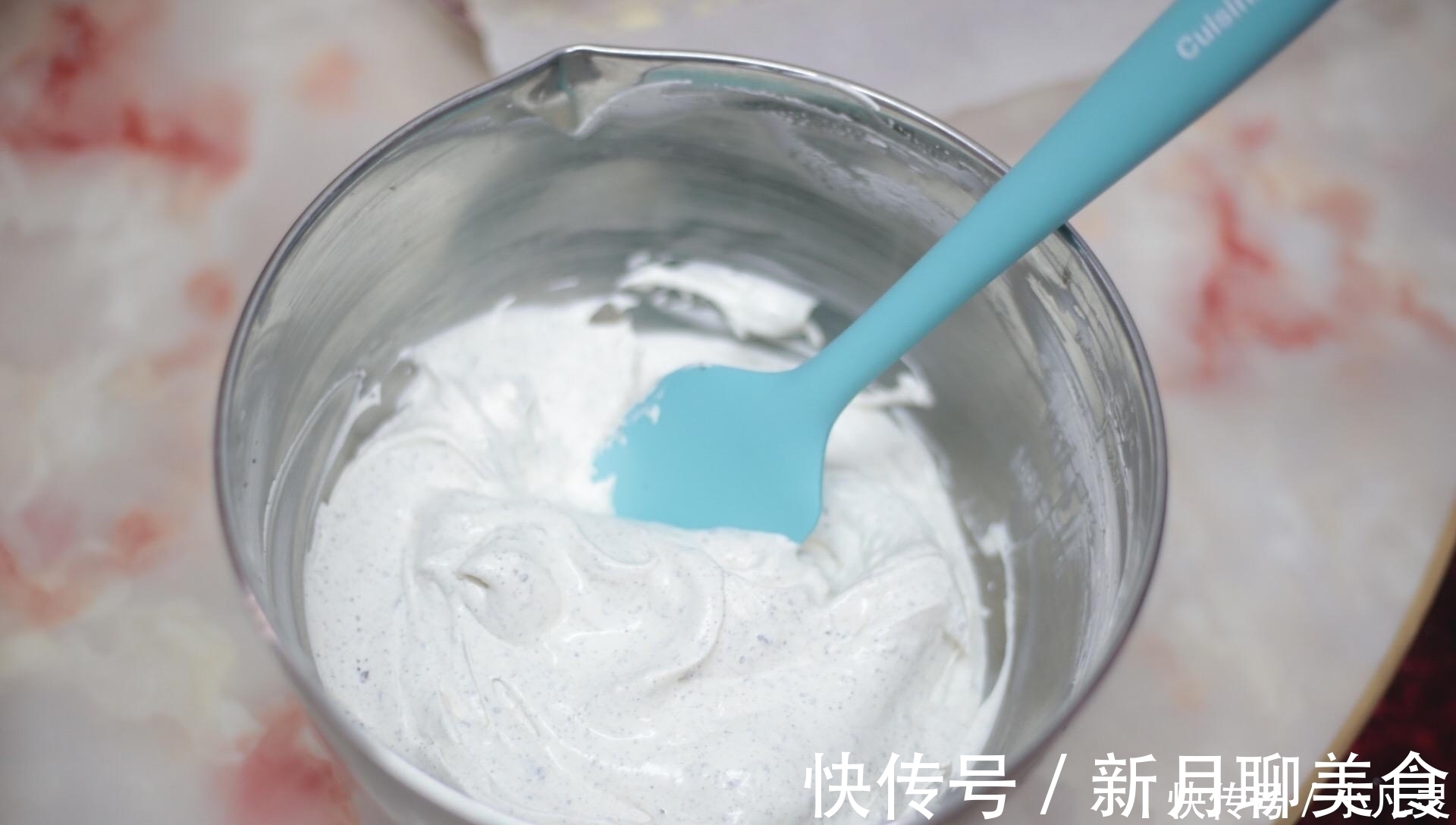 蛋糕不要再去外面买,4个鸡蛋半碗面粉,3分钟学会,比买的香多