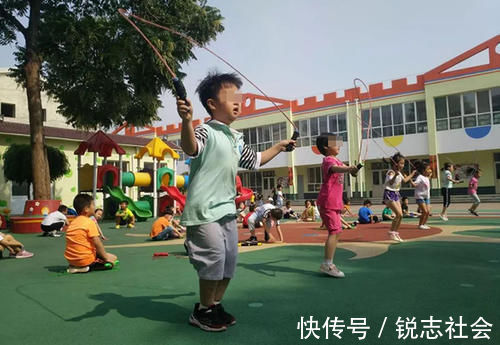 骑自行车|别错过“黄金长高季”,家长可以用这五种运动,助力孩子长高