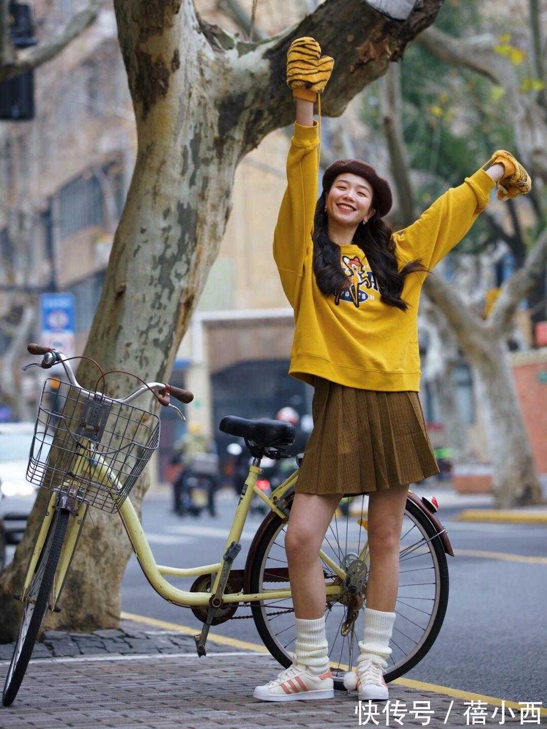 乐福鞋 今年春季火了这3条半身裙,配毛衣和西装都很合适,好看还实用