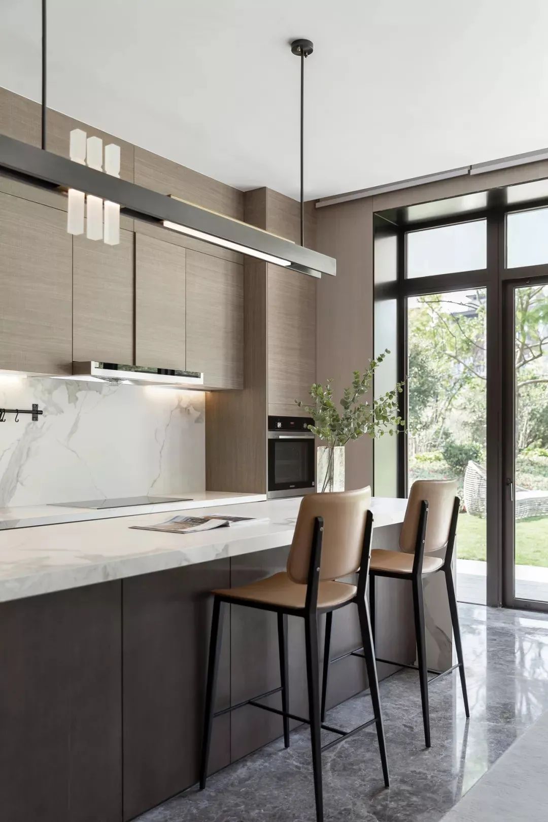 床头柜|510㎡现代别墅,低调舒适的空间,轻奢安静的气质