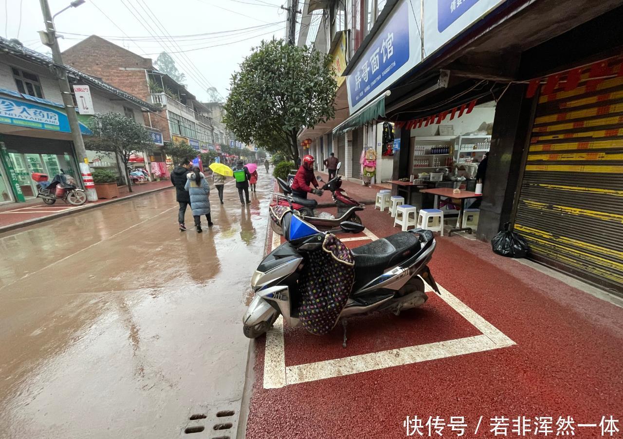  魔幻|乡镇集市：魔幻与传统并存！