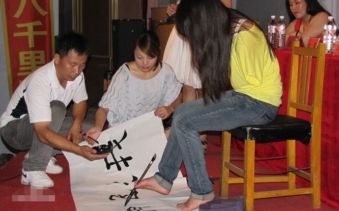 无臂女孩|非诚勿扰无臂女孩,台上与小伙牵手成功台下却被甩,如今怎样了?