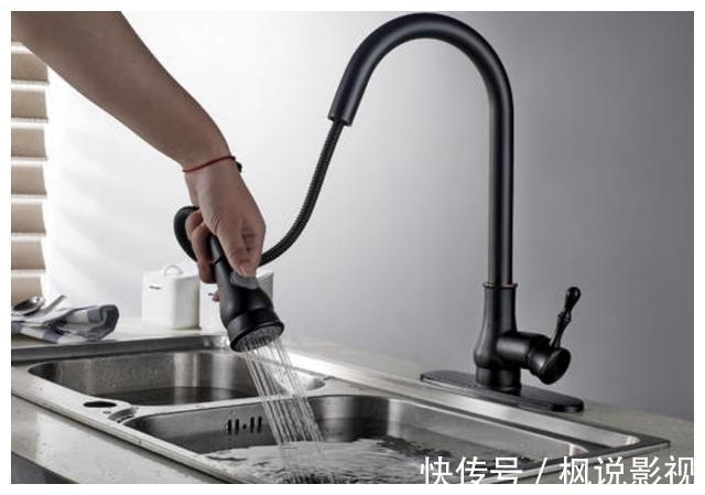 洗碗|厨房装这种新型水龙头,做饭洗碗方便多了,以后我家也要这样装