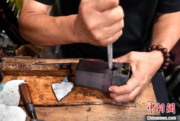 老天华|百年乐器制作世家匠心依旧 一家三代坚守传统技艺