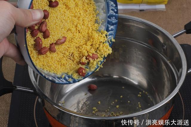 松软|小米别总熬粥了,加1把花生简单一做,松软味美,一碗不够喝!