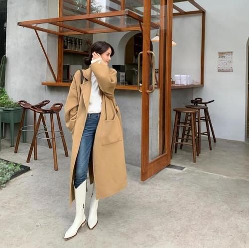 2021年不流行马丁靴了，现在流行这双“膝下靴”，不仅时髦还显高