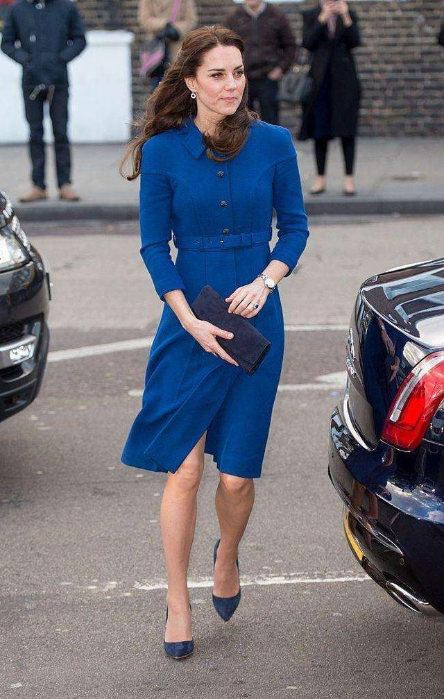 真正优雅女人穿裙子不会太花哨,简约才高级,看看凯特王妃就知道