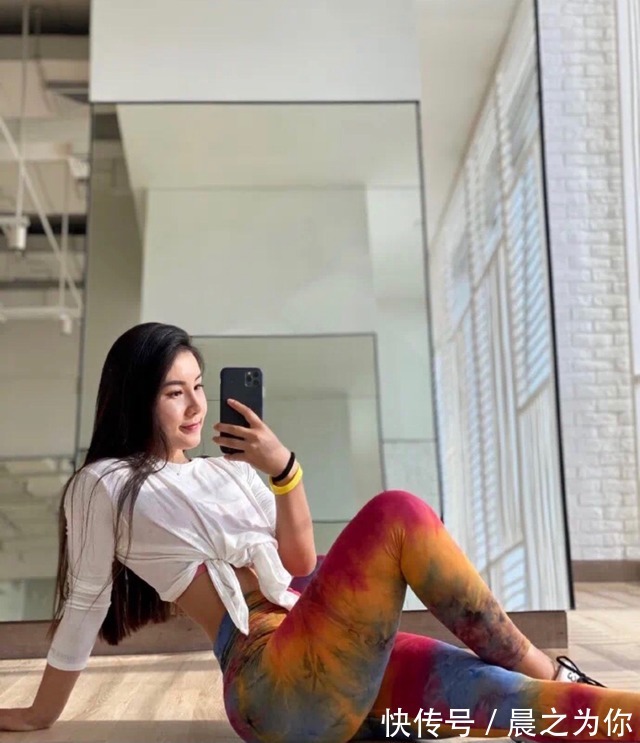 大长腿|21岁健身辣妹,沙漏身材配上大长腿,这身材太绝我柠檬精了!