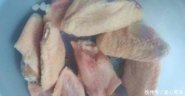鲜美|夏天,碰上此肉别手软,比猪肉便宜比羊肉解馋,简单一蒸特别鲜美
