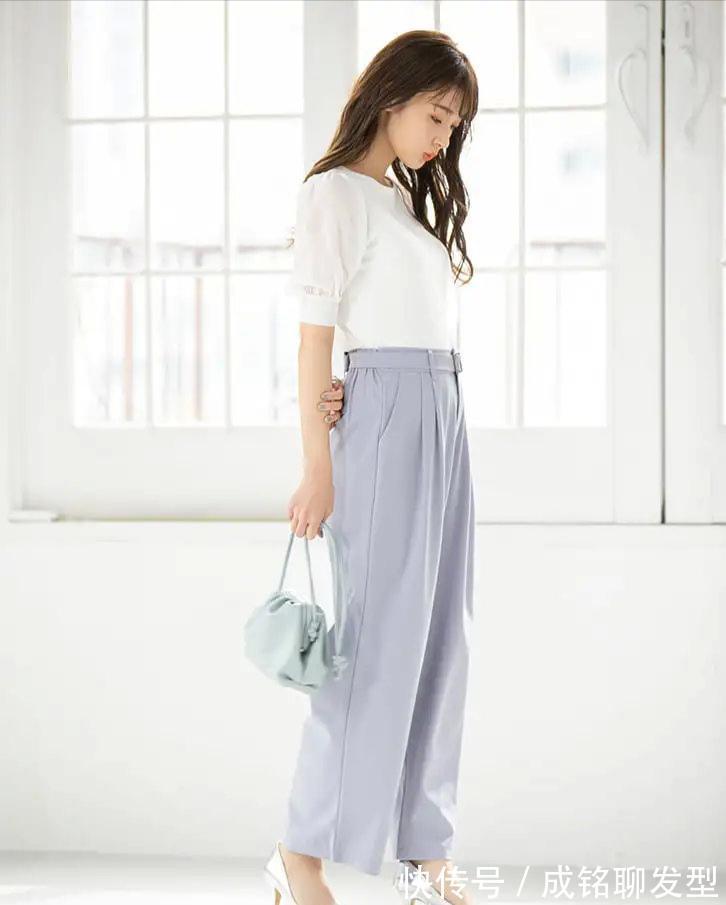 白色t恤|被这位日本小姐姐的穿搭美到,简约又时尚,跟着搭配你也美哒哒