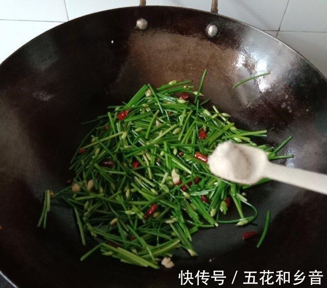 鲜美|炝炒韭菜苔，味道鲜美，可口下饭！