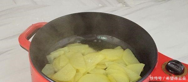 洋葱炒土豆片的做法,营养美味