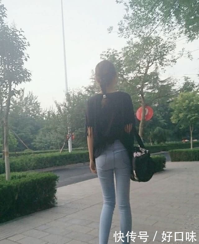 牛仔裤|修身牛仔裤的背面效果之美,跟本身的身材高矮胖瘦没有多大关系!