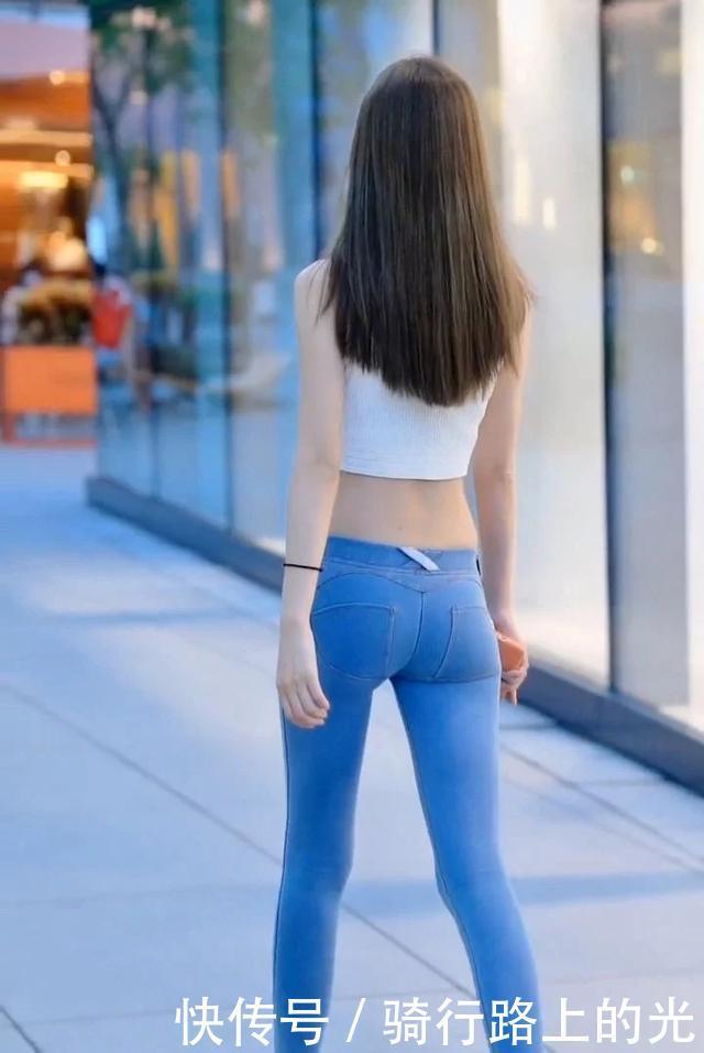 亮丽|用青春演绎时尚,短搭释放亮丽,养眼女孩