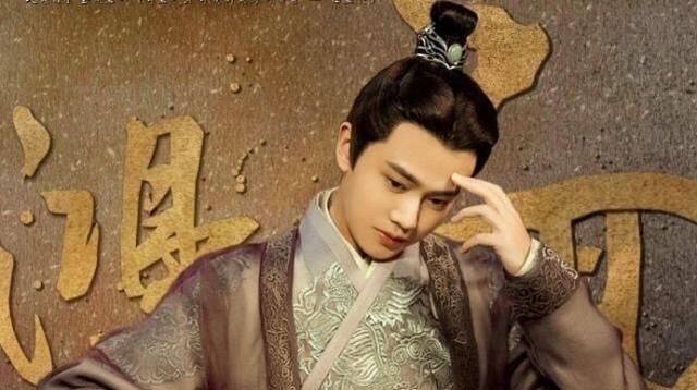 肖戰(zhàn)部隊(duì)的名單再次三連冠,王一博緊隨其后,蔡徐坤排名非常現(xiàn)實(shí)