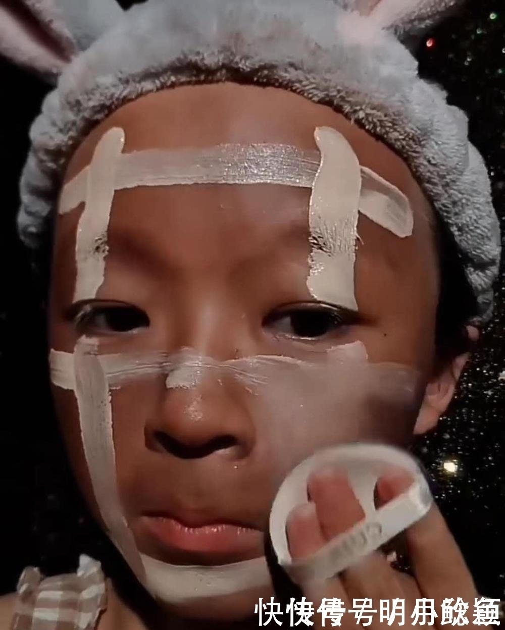化妆术|00后少女秀逆天化妆术,妆前黑如包青天,妆后白的发亮