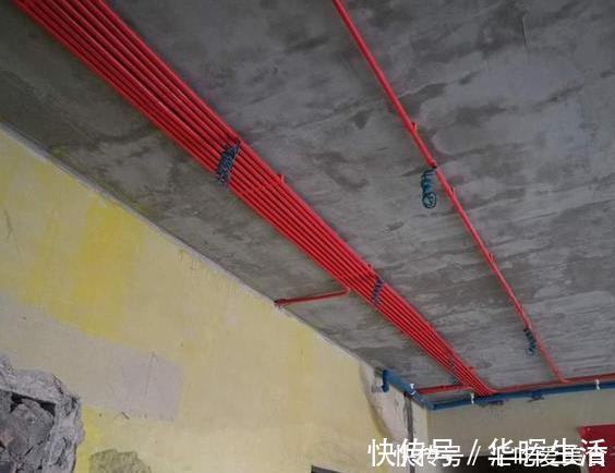 安装|水电走向到底是走顶还是走地？听完装修师傅的话，庆幸我家没走错