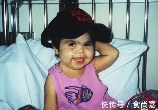 希洛|被称为“美人鱼女孩”:一生活在闪光灯下,从未停下摇摆“尾巴”