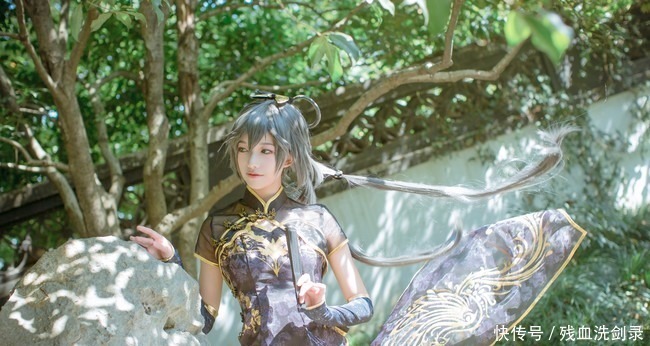 乐正绫|洛天依金丝雀的cos,惊艳旗袍+逆天长腿,锦衣卫速速前来护驾