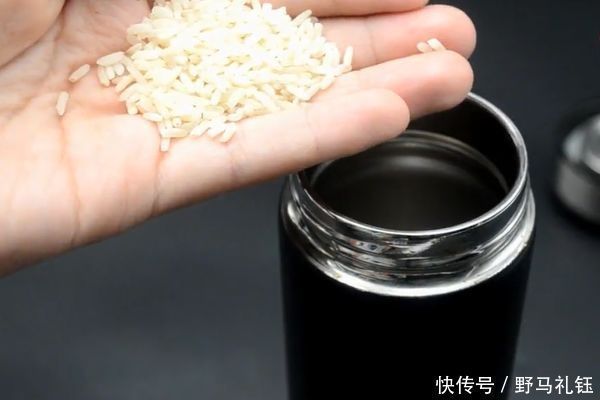 不管多脏的保温杯,教你一招,不用一滴清洗剂,细菌茶垢全洗干净