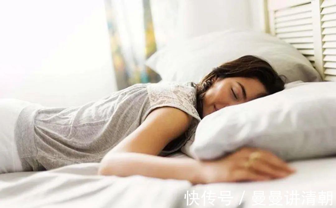 睡姿|孕期睡姿不正确会伤害胎儿，孕妈要及时纠正，别图一时舒服坑了娃