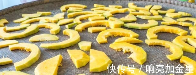 白玉粉|“秋天到,南瓜俏”,今天用南瓜做一道零食,做完以后,分分钟吃没!