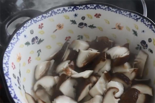 冲洗|饭店的香菇油菜为何那么好吃?教你正确做法,刚上桌就被抢光