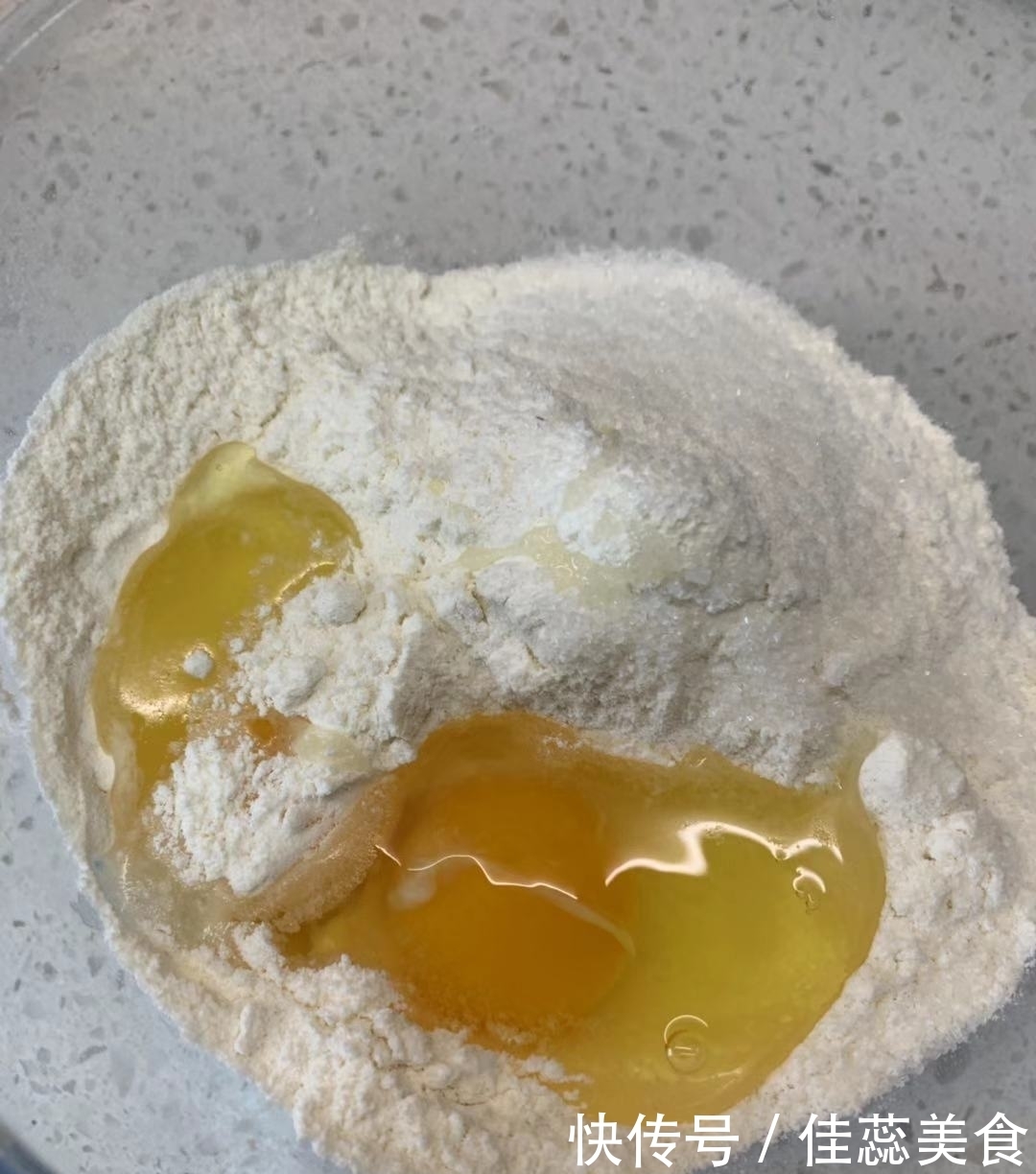 没有烤箱没关系,教大家用电饭锅做面包,干净卫生孩子爱吃