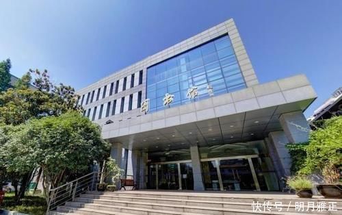 全国十强医药大学排名公布，这三所大学排名倒数，中国医大第10