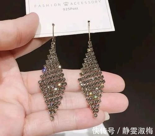 品味&女人过了40岁,最好别戴这3种首饰,俗气感十足,显得没品味