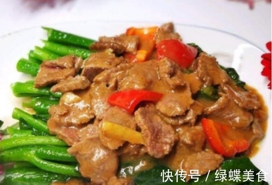 老妈最拿手的几道菜,香味十足很爽口,好吃到停不下嘴来