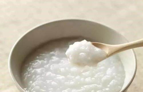 肠胃功能紊乱|宝宝吃辅食要够软、够稀才好吸收别开玩笑了,看看专家的建议吧