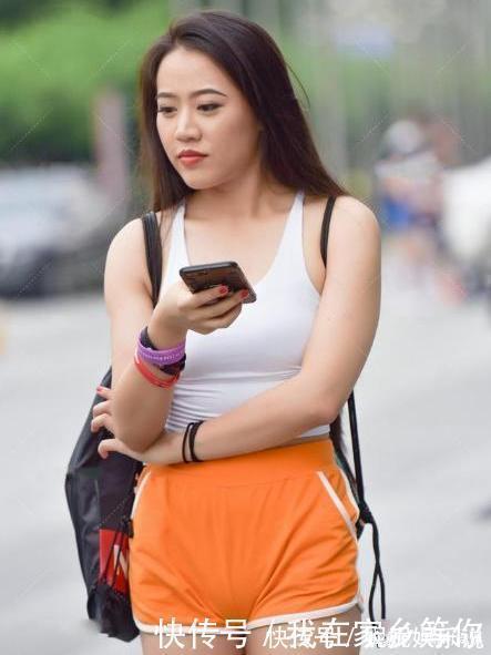 马甲 白吊带橙色运动短裤，时尚大方，充满活力
