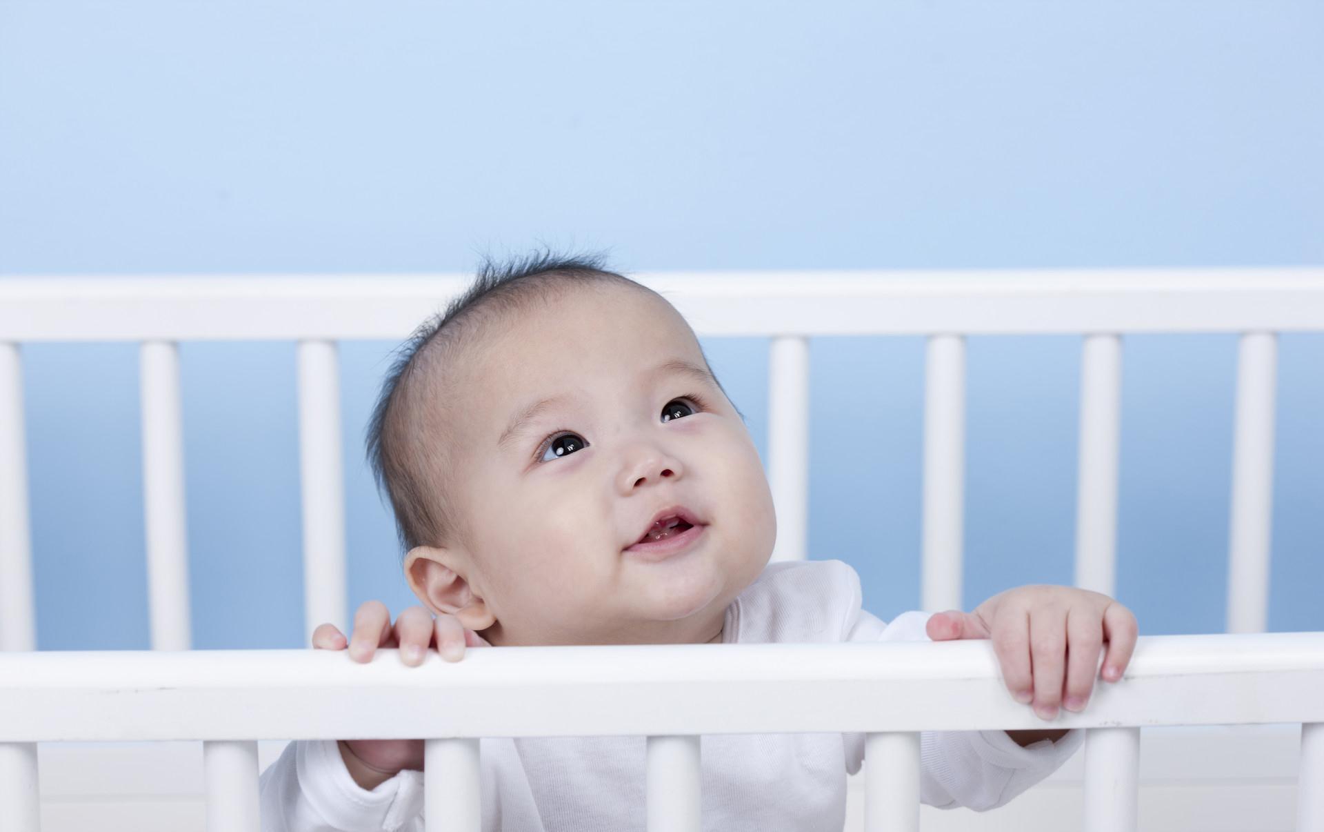 小觉|婴儿小觉短、哄睡难,家长做到“3管3不管”,轻松改善白天睡眠