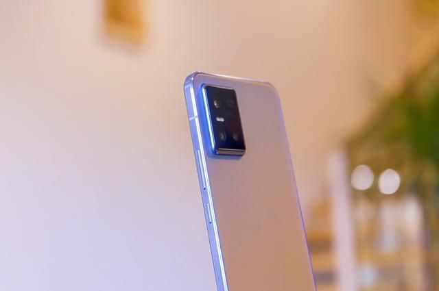 秘诀|vivo S10 Pro自带变美秘诀，吸睛配色、轻薄机身很加分