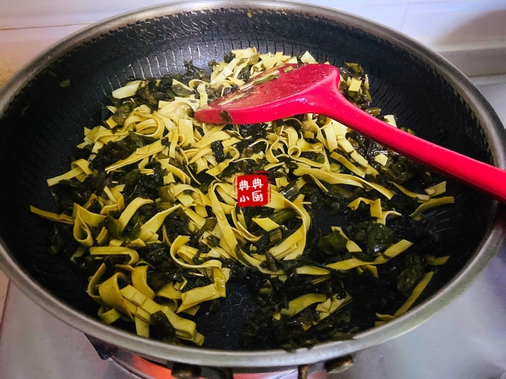 两种食材,简单搭配一下,超好吃的下饭菜就安排上了