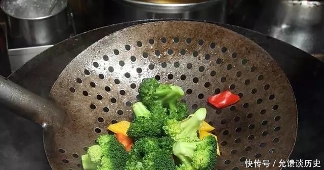 它和西兰花是天生一对,营养价值极高又好吃,炒一盘都不够孩子吃