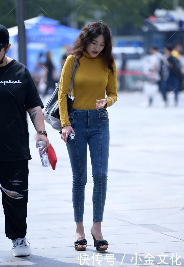 经典黄色紧身上衣,搭配铅笔裤显腿长,高跟鞋中藏“蝴蝶结”显气质