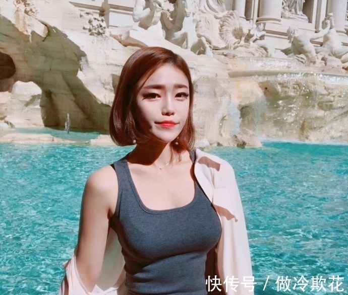 樱桃小嘴|街拍:短发女神,樱桃小嘴,很美丽!