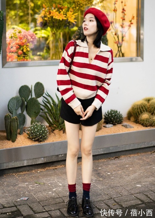 搭配 秋天别总穿大地色,经典“红+黑”更显白显气质,黄黑皮有救了