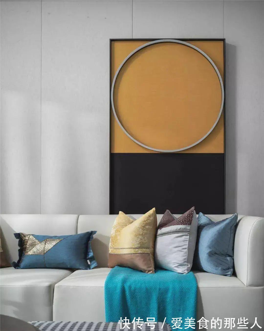 一米阳光|90㎡高级灰新房,软装配色超赞,一入门就被吸引!