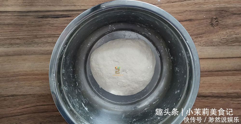 油酥|烙饼时，有人烫面有人抹油，面点师教你4个技巧，暄软好吃层次多