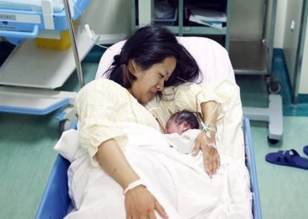 顺产|“最霸气产妇”火了,顺产完自己走回病房,网友:真是个神人