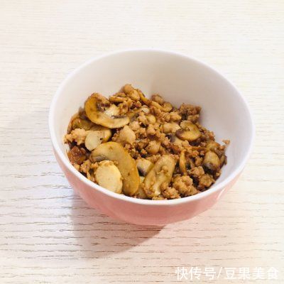 卷饼|#一周减脂不重样#情人节，送给她/他的花——肉酱蘑菇太阳披萨
