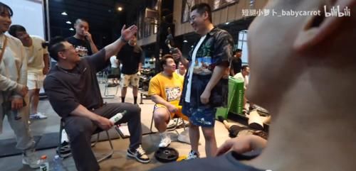 结果|他们挑战了鹿晨辉的深蹲训练,结果...