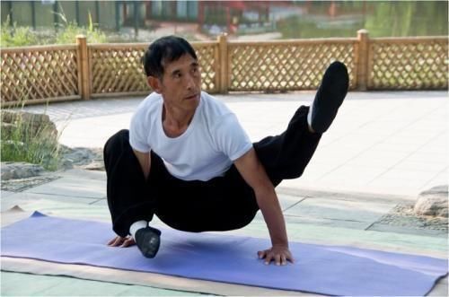 林医师|俗语说:筋长一寸,寿长十年,每日这样拉拉筋,几个好处不请自来