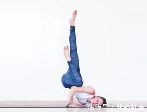 臀部|一个不太常见的瑜伽体式,挑战核心和手臂力量,你解锁了吗