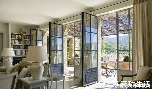 阳台|越来越多家庭在客厅和阳台之间选这些隔断，好看实用，还改善格局！
