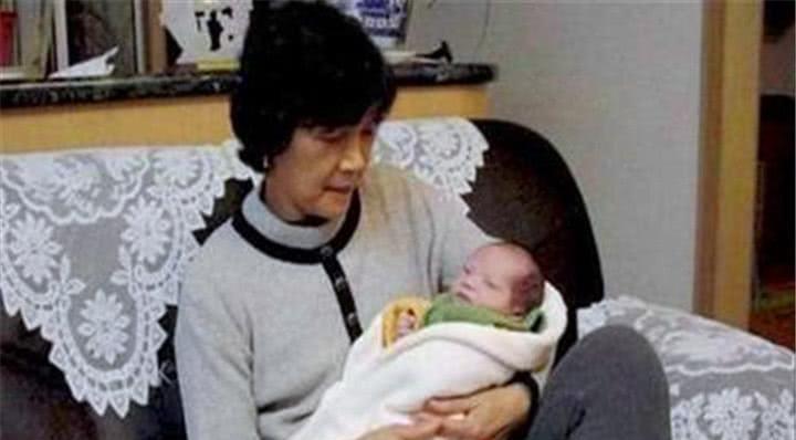 产妇|“让亲妈伺候月子,我后悔一辈子”,95后宝妈的哭诉让人深思